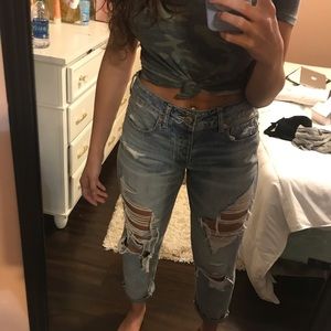 NWT American Eagle Ripped Tomgirl Jeans